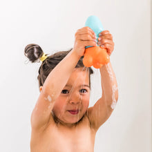 Load image into Gallery viewer, Quut Squeezi - Squish, squash bath time fun made easy!