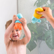 Load image into Gallery viewer, Quut Squeezi - Squish, squash bath time fun made easy!