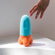 Load image into Gallery viewer, Quut Squeezi - Squish, squash bath time fun made easy!