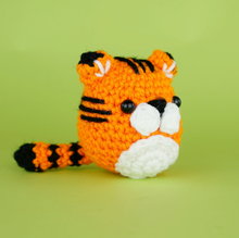 Load image into Gallery viewer, Tanya the Tiger Beginner Crochet Kit